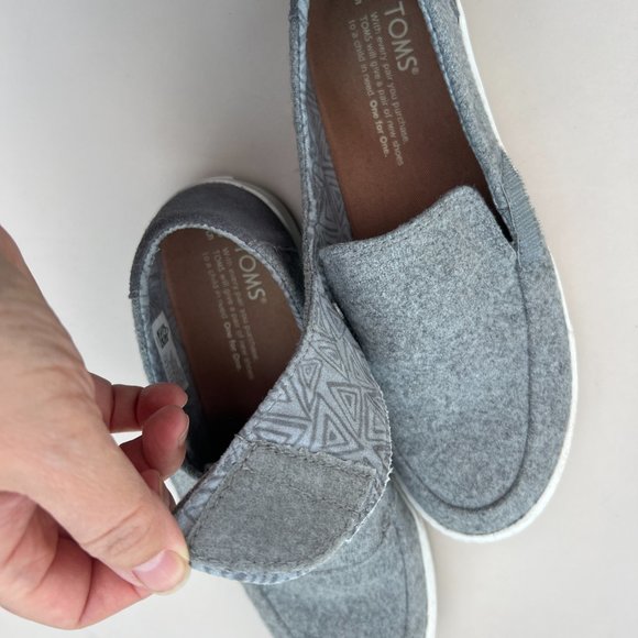 SOLD | TOMS Altair Slip on Shoes - Size 6.5 - Picture 6 of 12